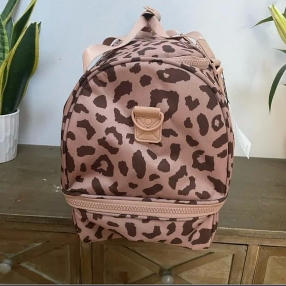 Calpak travel bag with free Christmas gift SHIPS TODAY HAVE FOR CHRISTMAS - Picture 2 of 5